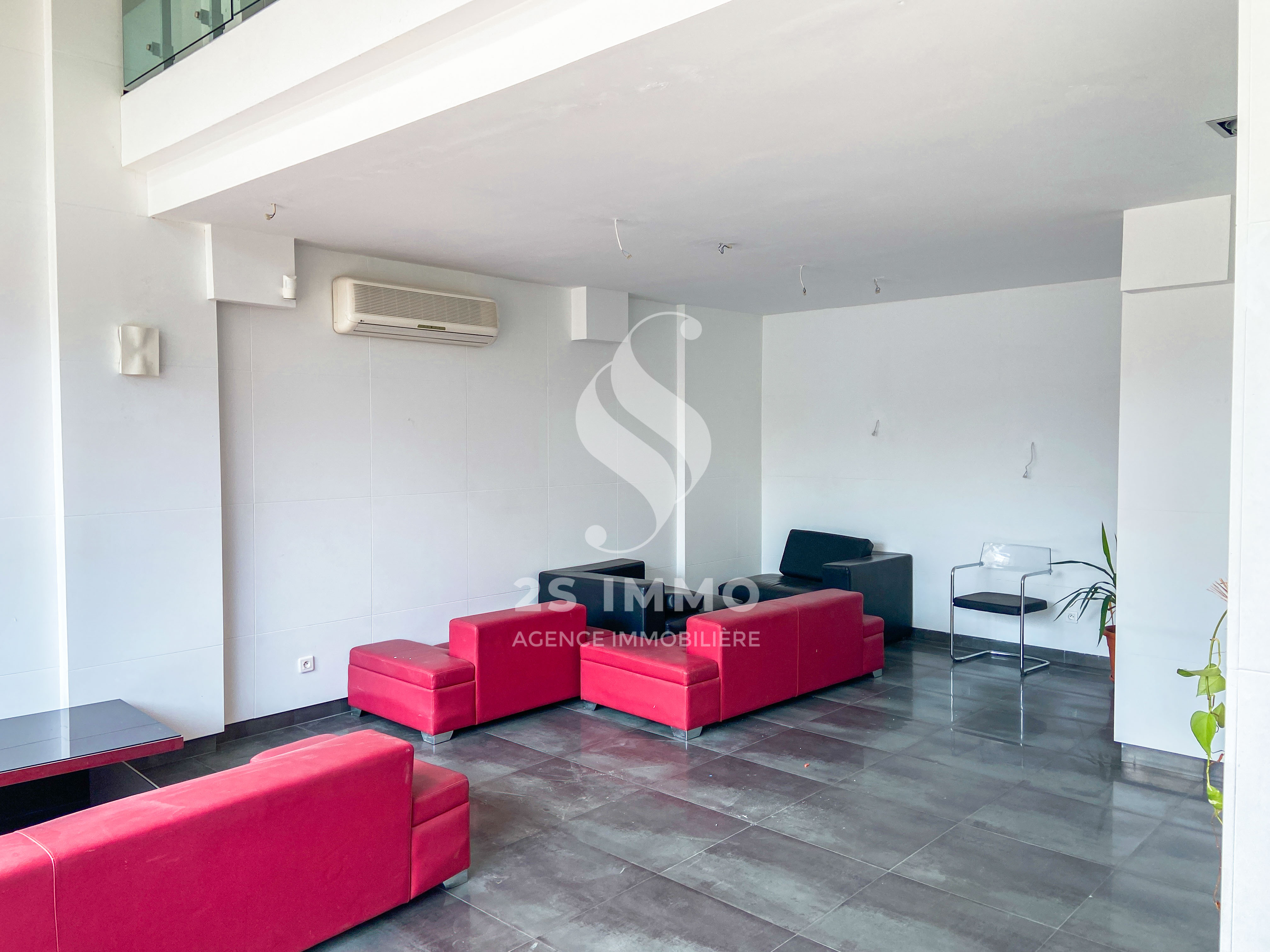À louer – Local commercial au Lac 2 